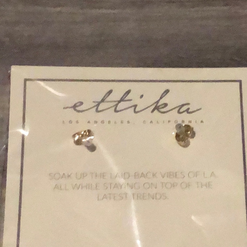 Thread dangle earrings - Picture 2 of 2